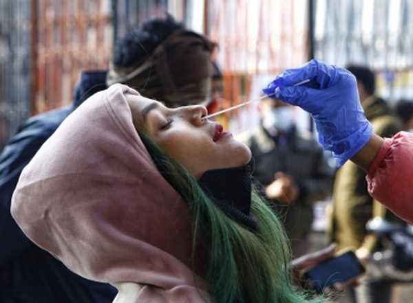 चुनावी राज्य मणिपुर में तेजी से बढ़ रहे कोविड मामले